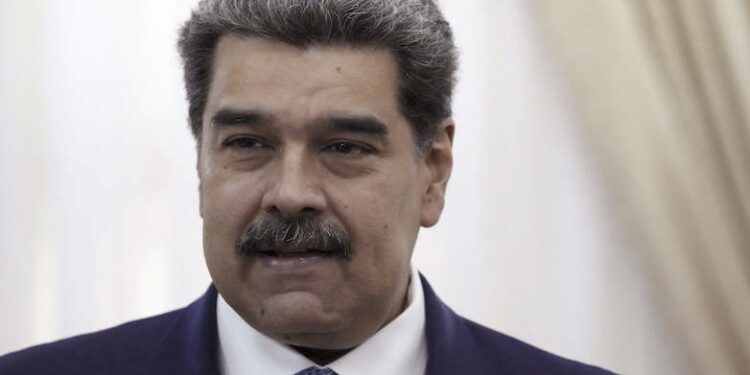 Nicolás Maduro tira 46 estações de rádio do ar na Venezuela