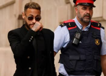 Neymar enfrenta julgamento por irregularidades em contrato com Barça