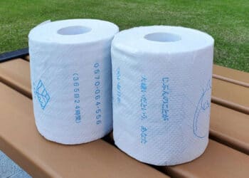 Papel higiênico, nova ferramenta de prevenção ao suicídio de jovens no Japão