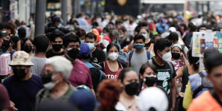 Casos de Covid-19 aumentam nas Américas junto com outras doenças respiratórias, diz Opas