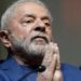 Lula é internado e retira lesão na garganta
