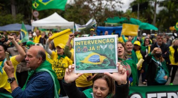 Violência escala em atos antidemocráticos, e autoridades apuram terrorismo 45 Violência escala em atos antidemocráticos, e autoridades apuram terrorismo