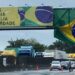 ‘Não mandem mais ônibus’, avisa caminhoneiro em bloqueio em SC