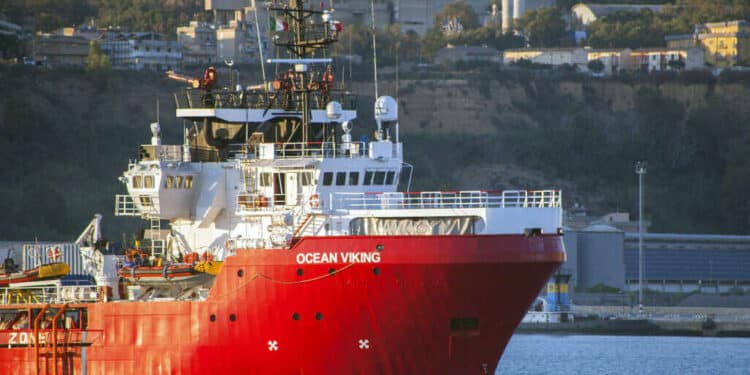 França e Itália entram em conflito sobre acolhimento de navios de migrantes