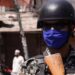 Esquadra de polícia das forças paquistanesas detidas por membros Talibãs paquistaneses detidos
