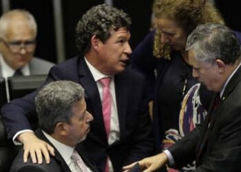Câmara aprova PEC da Transição em 1º turno com prazo de um ano após acordo de Centrão com Lula