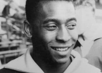 Pelé alimentou sonho de Brasil potência e projetou negros no mundo, diz autor
