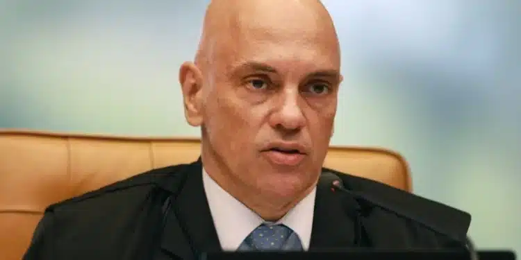 Moraes afastou governador do DF sem pedido de órgãos de investigação ou parlamentares