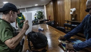 Ministro da Secom diz que golpistas levaram documentos e HDs do Planalto