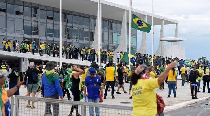 Pastores que apoiaram Bolsonaro condenam vandalismo em Brasília; Malafaia diverge