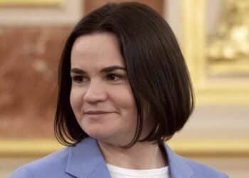 A Bielorrússia tenta o principal líder da oposição ‘in absentia’.