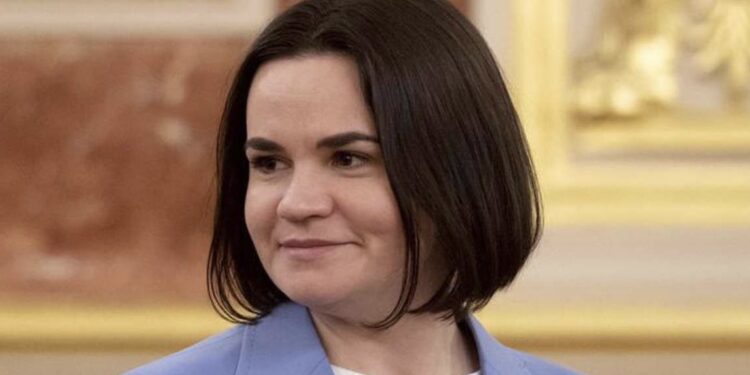 A Bielorrússia tenta o principal líder da oposição ‘in absentia’.