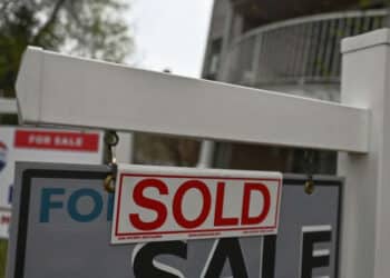 Por que Canadá proibiu estrangeiros de comprar casas no país