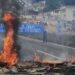 Em protesto por moradia, grupo bloqueia trecho da Via Dutra