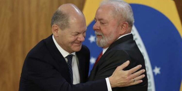 Lula diz a chanceler da Alemanha que Rússia está errada, mas nega envio de munição à Ucrânia