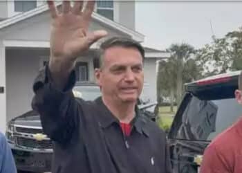 Bolsonaro é internado em Orlando