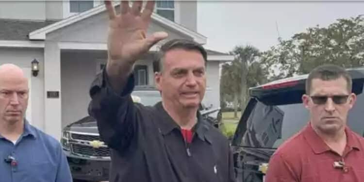 Bolsonaro é internado em Orlando