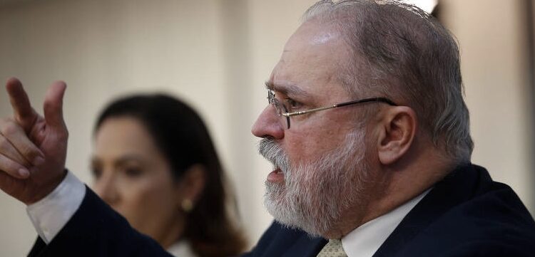 Aras cria órgão de defesa da democracia após anos de inação contra golpismo de bolsonaristas
