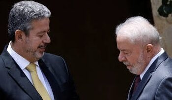 Governo Lula abre mão de verba para Lira distribuir emendas até a deputados da oposição