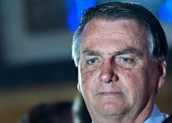 Cármen Lúcia segue rito e envia pedidos de investigação de Bolsonaro à 1ª instância