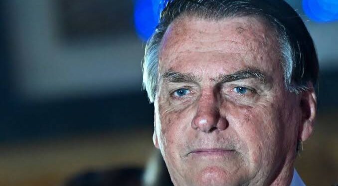 Cármen Lúcia segue rito e envia pedidos de investigação de Bolsonaro à 1ª instância
