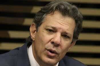 Governo pode usar ‘colchão’ da Petrobras em solução para combustíveis, diz Haddad