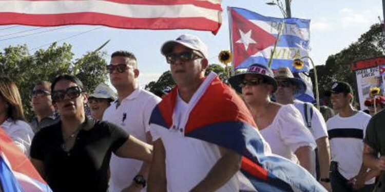‘Cubanos têm privilégios que ninguém mais tem nos EUA’, diz socióloga