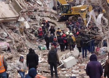 Terremoto deixa mais de 1.200 mortos e milhares de feridos na Turquia e na Síria