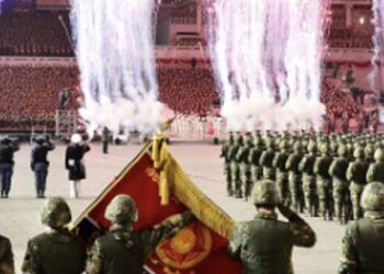 Coreia do Norte exibe número recorde de mísseis durante desfile militar