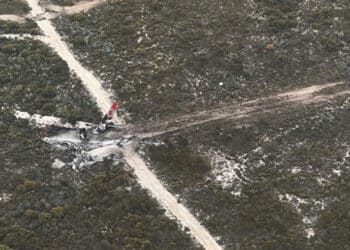 Dois pilotos sobrevivem à queda de um Boeing 737 na Austrália