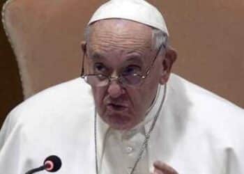 Papa reafirma restrições a missas em latim