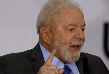 Agências de checagem veem politização em ação de Lula contra fake news