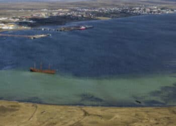 Argentina cancela permissão ao Reino Unido para voar às Malvinas a partir de SP