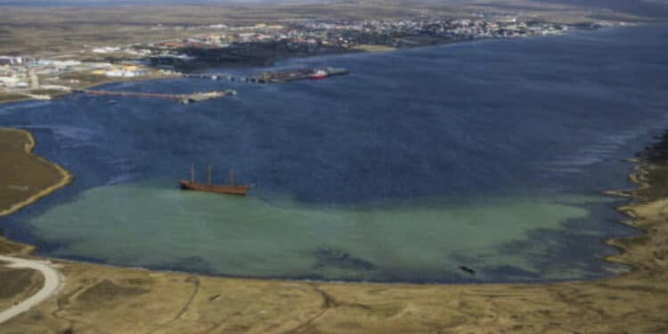 Argentina cancela permissão ao Reino Unido para voar às Malvinas a partir de SP