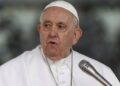Papa Francisco é internado em hospital de Roma