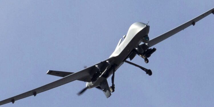 Avião russo atinge drone americano durante manobra no Mar Negro