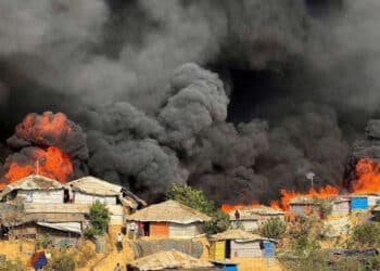 Sabotagem? Polícia investiga incêndio em maior campo de refugiados do mundo que deixou 12 mil desabrigados