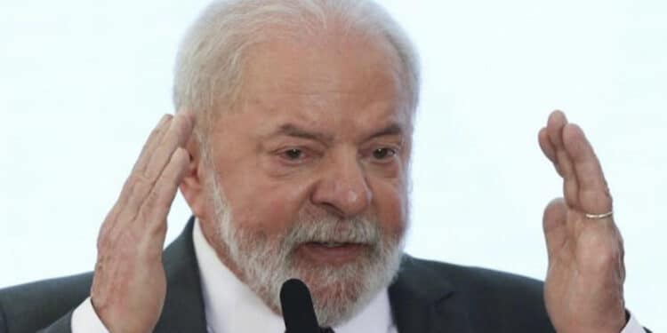80% acham que Lula age bem ao pressionar pela queda dos juros, diz Datafolha 45 Lula diz que nova proposta fiscal só será divulgada após viagem à China