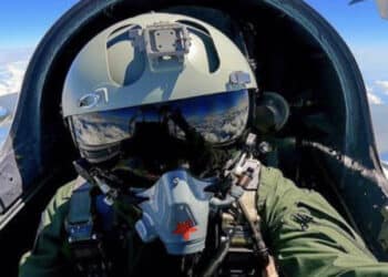 Taiwan detecta 15 aviões de caça e quatro navios do exército chinês perto da sua ilha