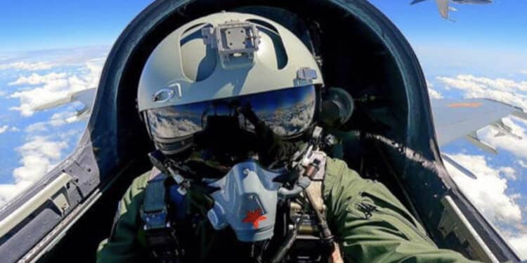 Taiwan detecta 15 aviões de caça e quatro navios do exército chinês perto da sua ilha