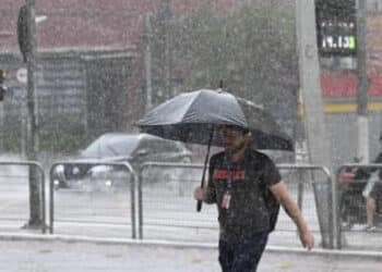 Ciclone no Sul leva chuva, queda na temperatura e ressaca ao Sudeste; veja previsão