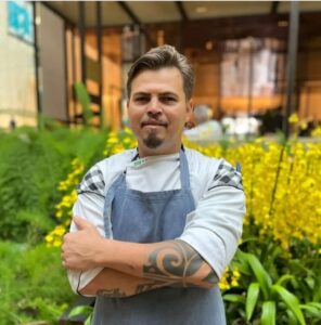 Conheça a trajetória do renomado Chef de cozinha, Manoel Batista. 46 73FD7E5A 28B6 4A78 AB52 B7828D7AEFB9