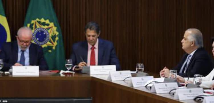 Rui Costa e Juscelino sugerem a Lula exclusão de Correios e Telebras do programa de privatização