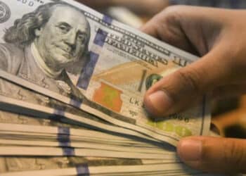 Brasil registra saída líquida de US$1,250 bi em abril até dia 14, diz BC