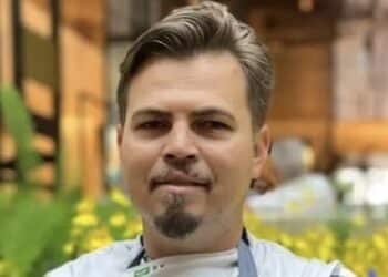 Conheça a trajetória do renomado Chef de cozinha, Manoel Batista.