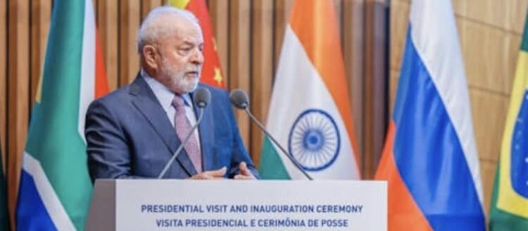 Visita de Lula à China “consagra” influência de Pequim na América Latina, diz imprensa francesa