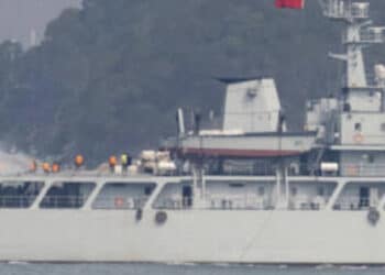 China realiza exercícios de tiro com munição real no estreito de Taiwan; EUA mobilizam destroyer