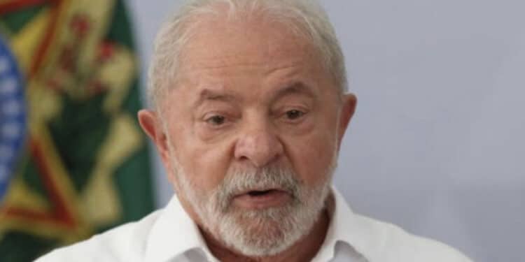 Lula vai a Londres acompanhar coroação do Rei Charles III
