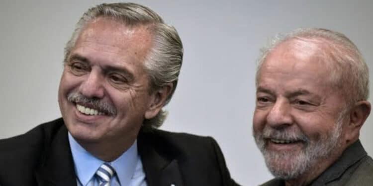 Em busca de ajuda, Fernández se reúne com Lula em Brasília 45 Em busca de ajuda, Fernández se reúne com Lula em Brasília