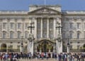 Homem é preso após jogar munição no Palácio de Buckingham dias antes da coroação de Charles III